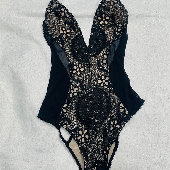 Nwt Youmita Black Embroidered Teddy S, M, L - Picture 4 of 11